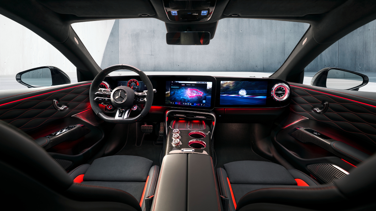 Интерьер Mercedes-AMG GT 4-Door Coupe с центральной консолью