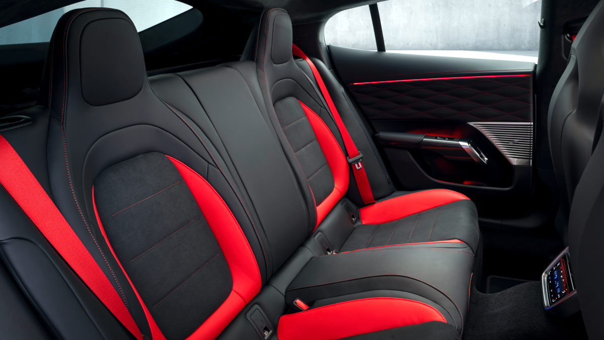 Технические характеристики Mercedes-AMG GT 4-Door Coupe на дисплее