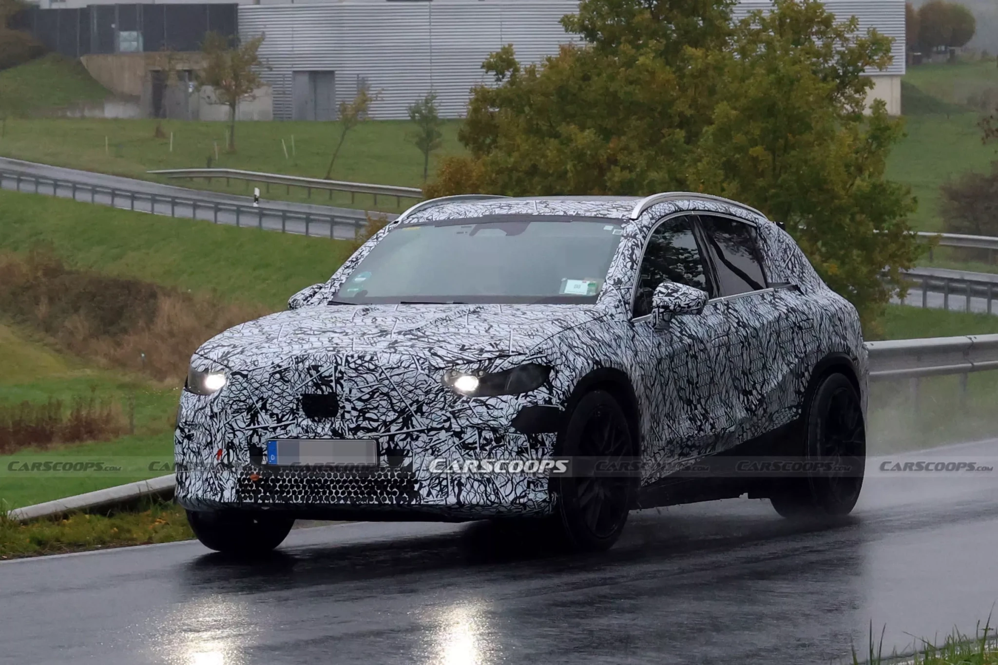 Спортивный вид нового кроссовера Mercedes-AMG