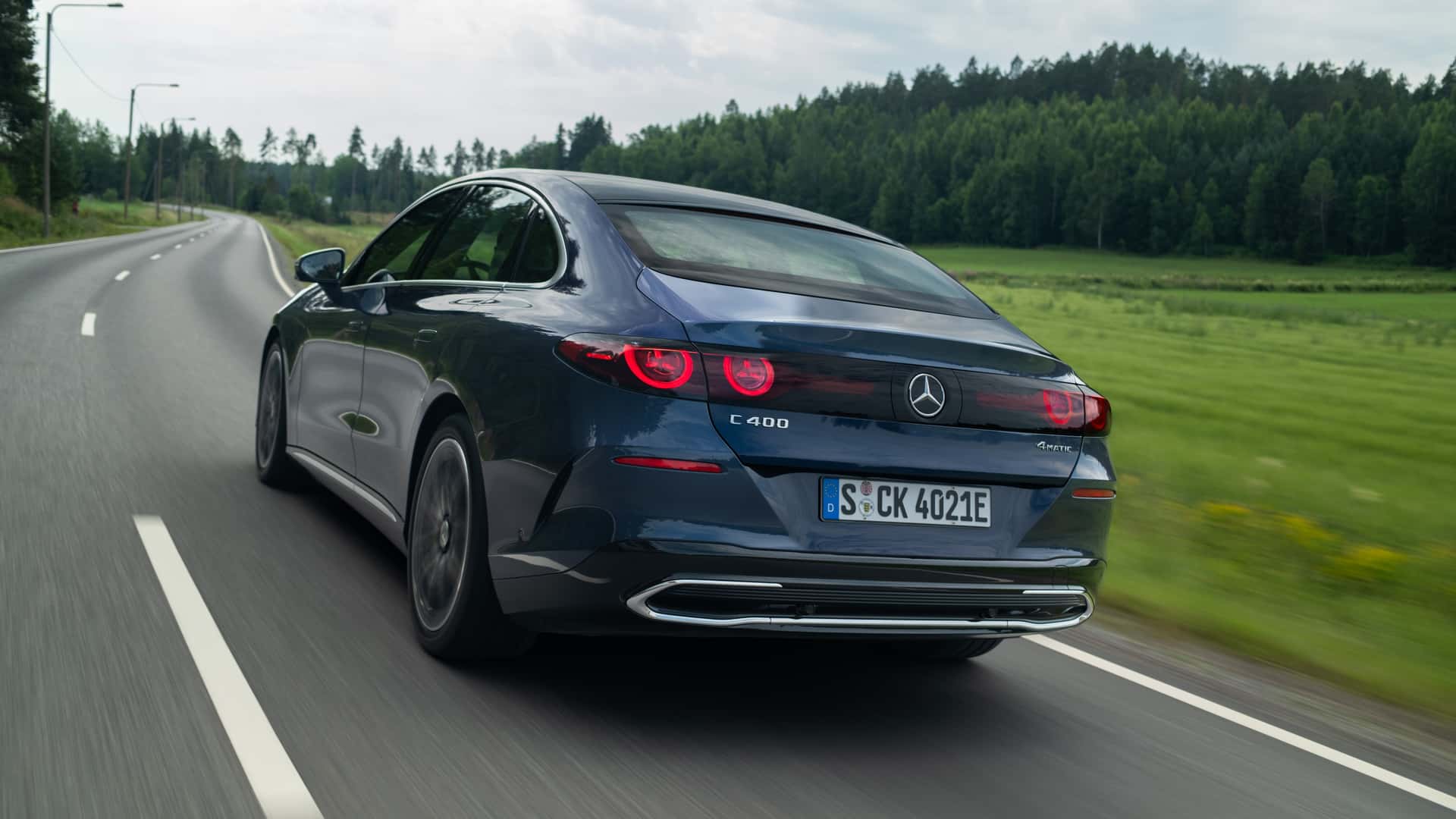 Передня частина електричного Mercedes-Benz C-Class