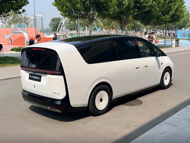 Li Auto Mega Home фари