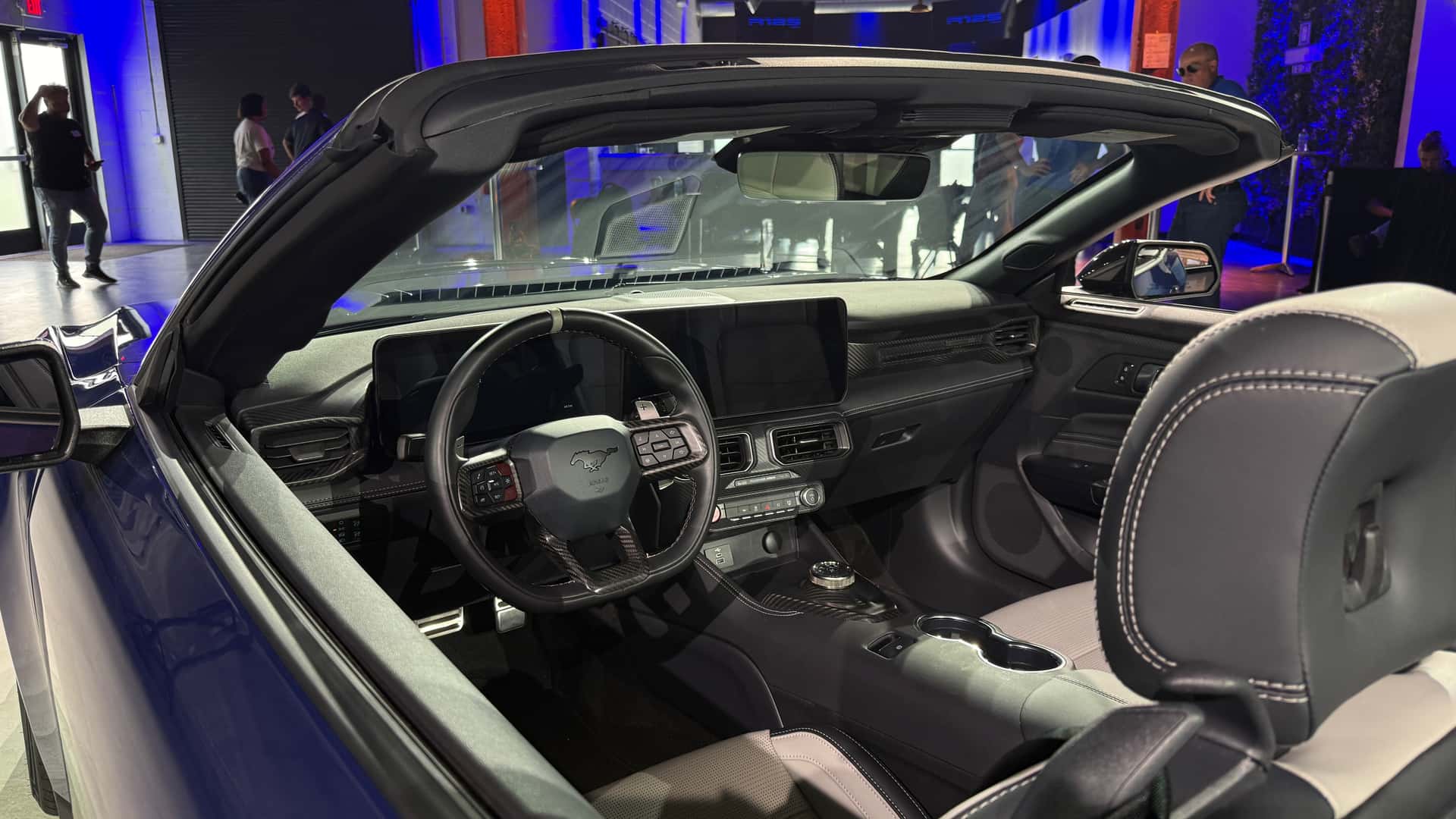 Ford Mustang Dark Horse SC Convertible с новыми отделками салона