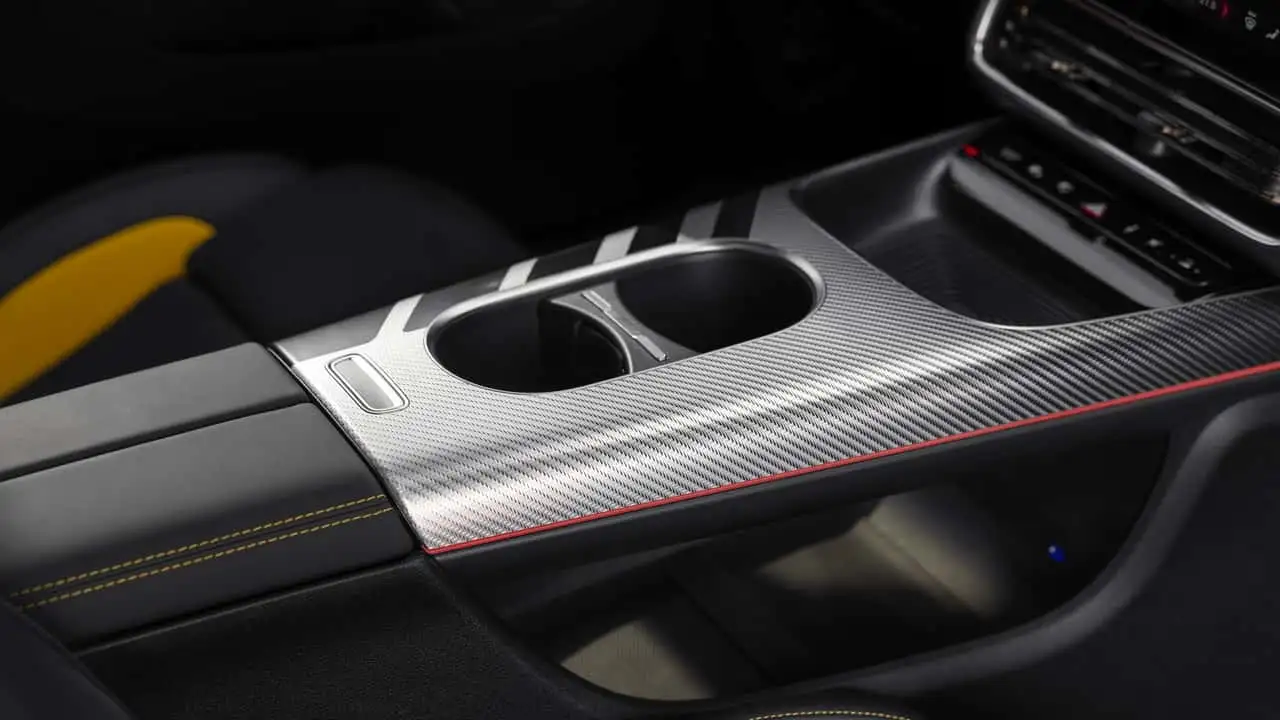 Салон Mercedes-AMG CLA 45 - панель управления