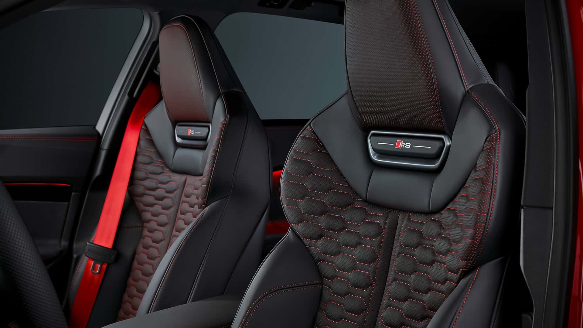 Audi RS5 2026 спортивные сиденья