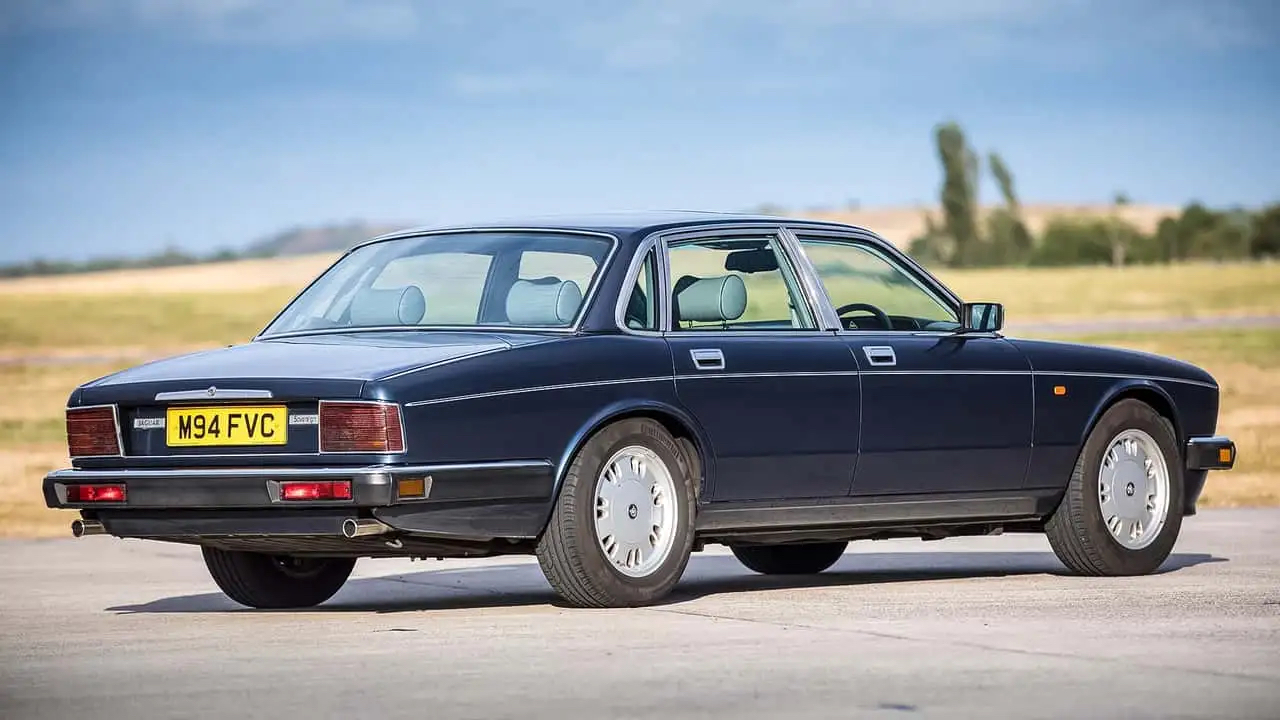 Вигляд ззаду Jaguar XJ40