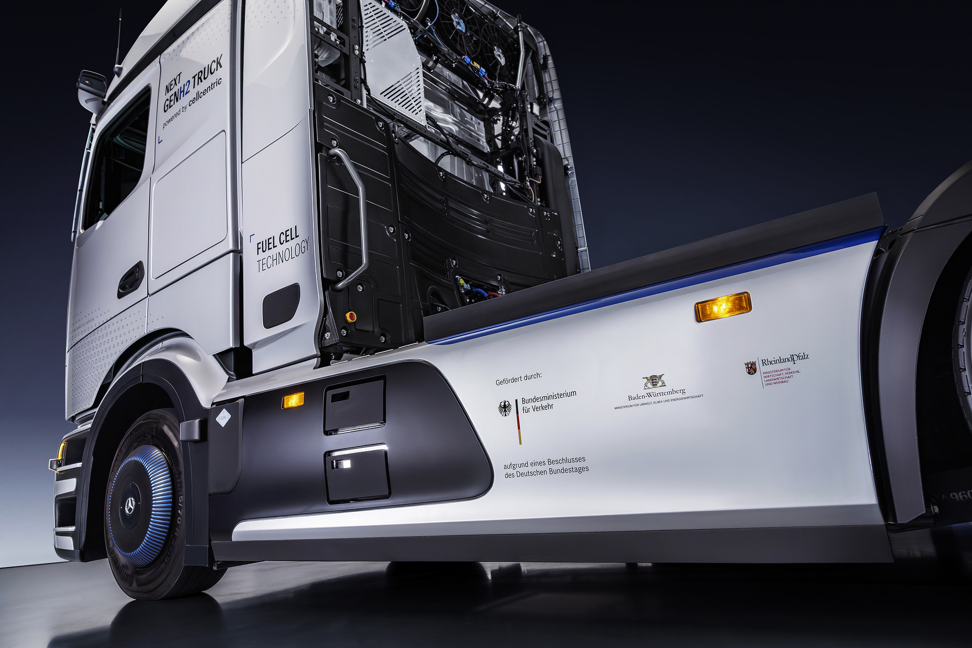 Mercedes-Benz NextGenH2 Truck Side View