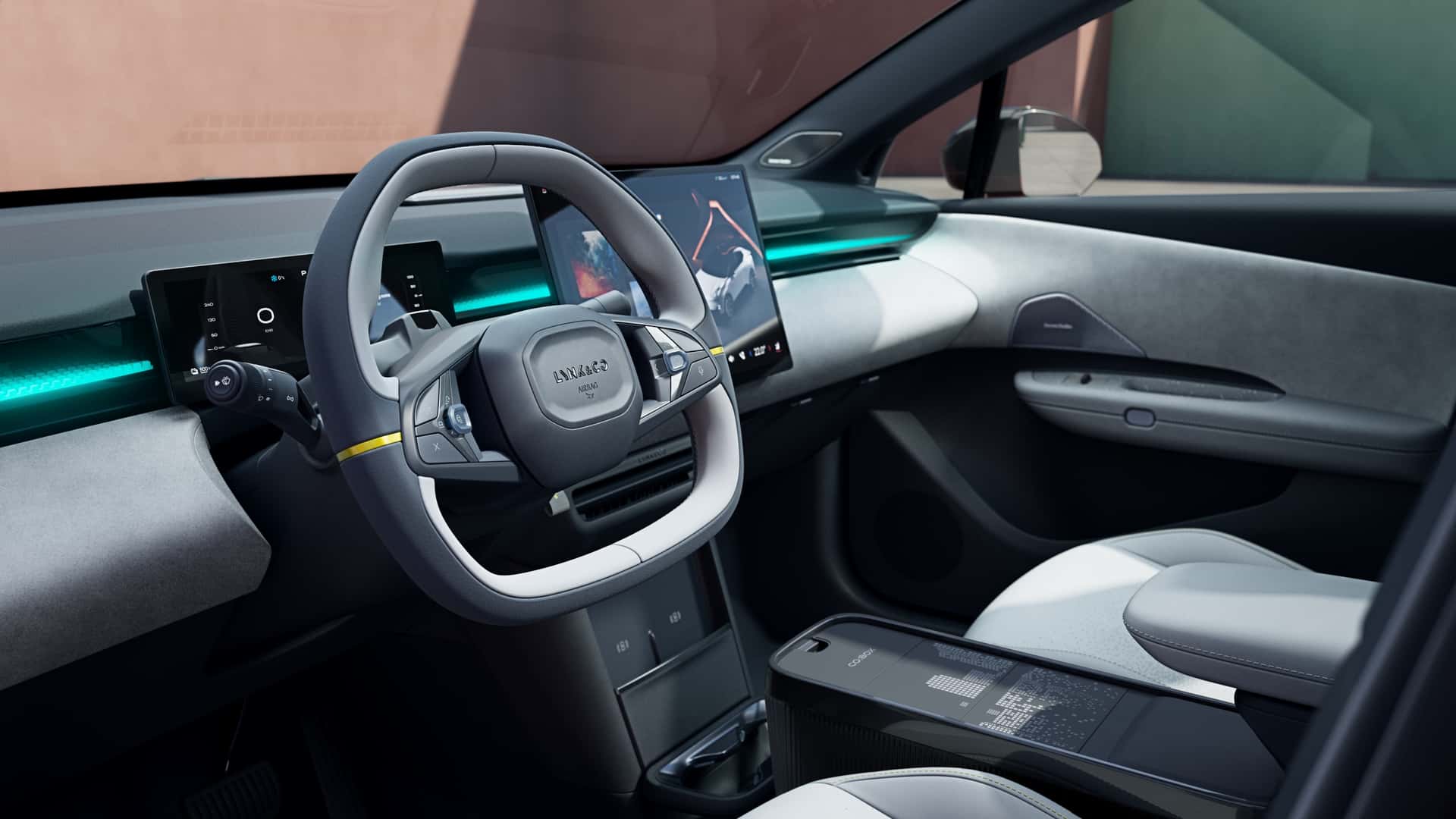 Lynk & Co 02 передняя панель обтянута микрофиброй
