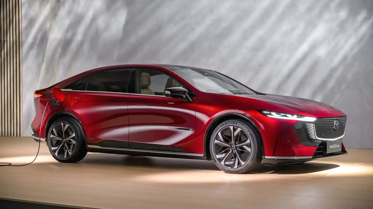 Mazda 6e з боку водія