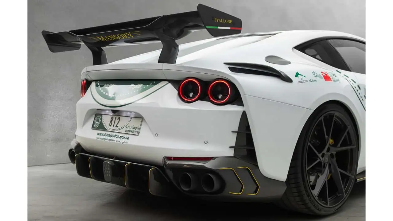 Передній вид Ferrari 812 в Mansory