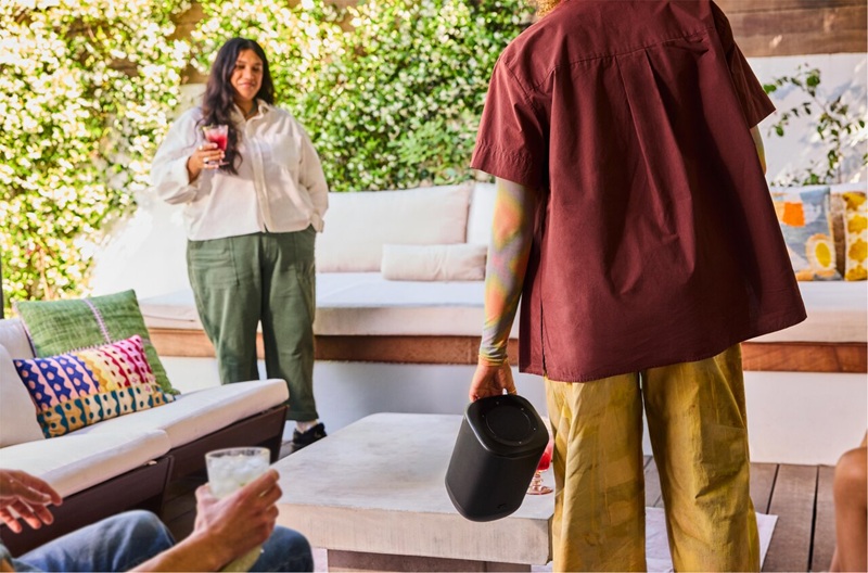 JBL Cove's AI Sound Boost and Constant Sound Field technology automatically calibrate audio to the room.
