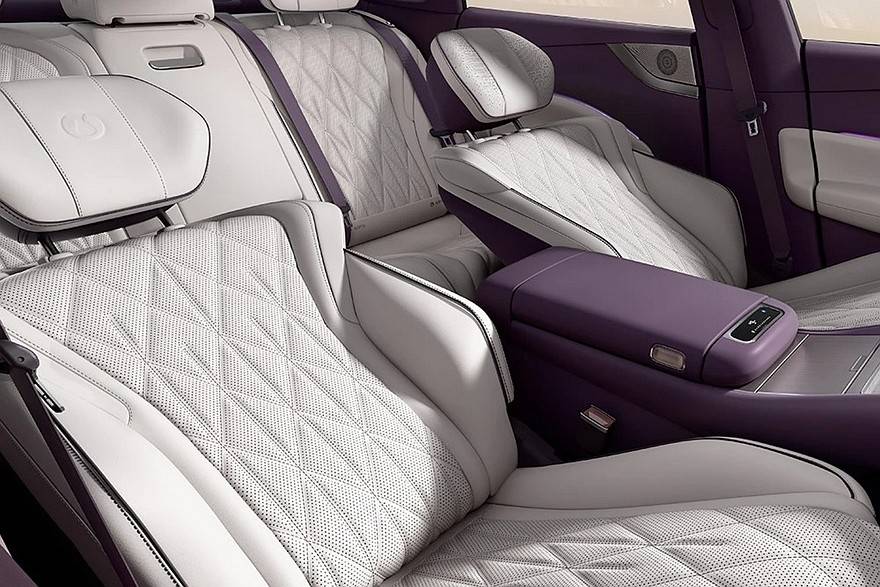 Комфортне водійське місце Denza Z9S