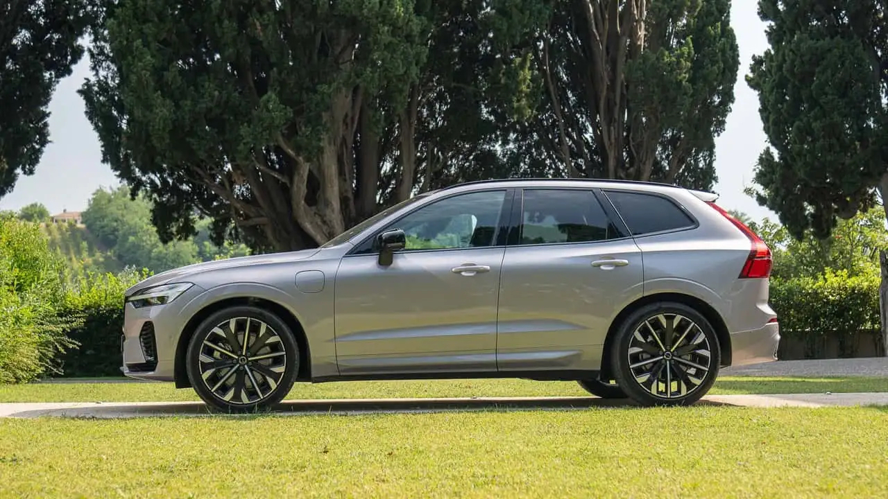Volvo XC60 2025 року, зйомка з боку пасажира