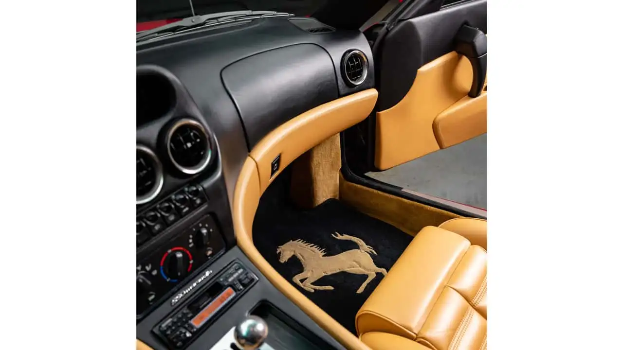 Деталі інтер’єру Ferrari 550 Maranello