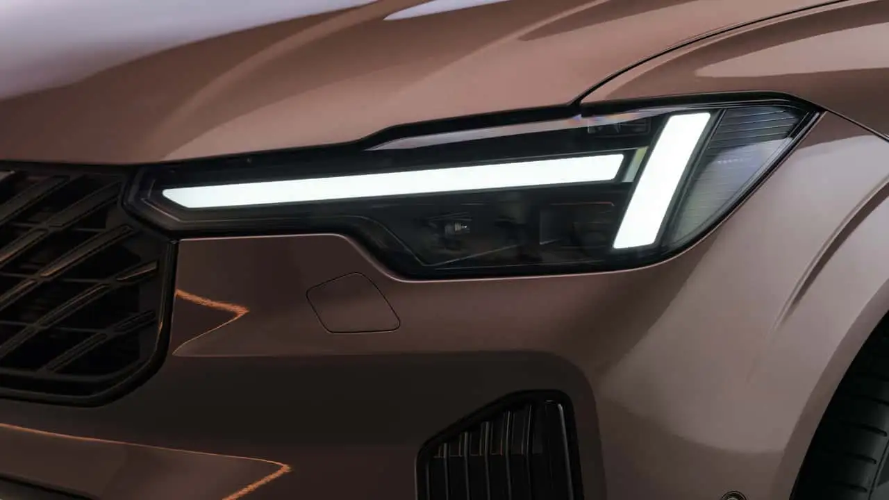 Задний вид Volvo XC60