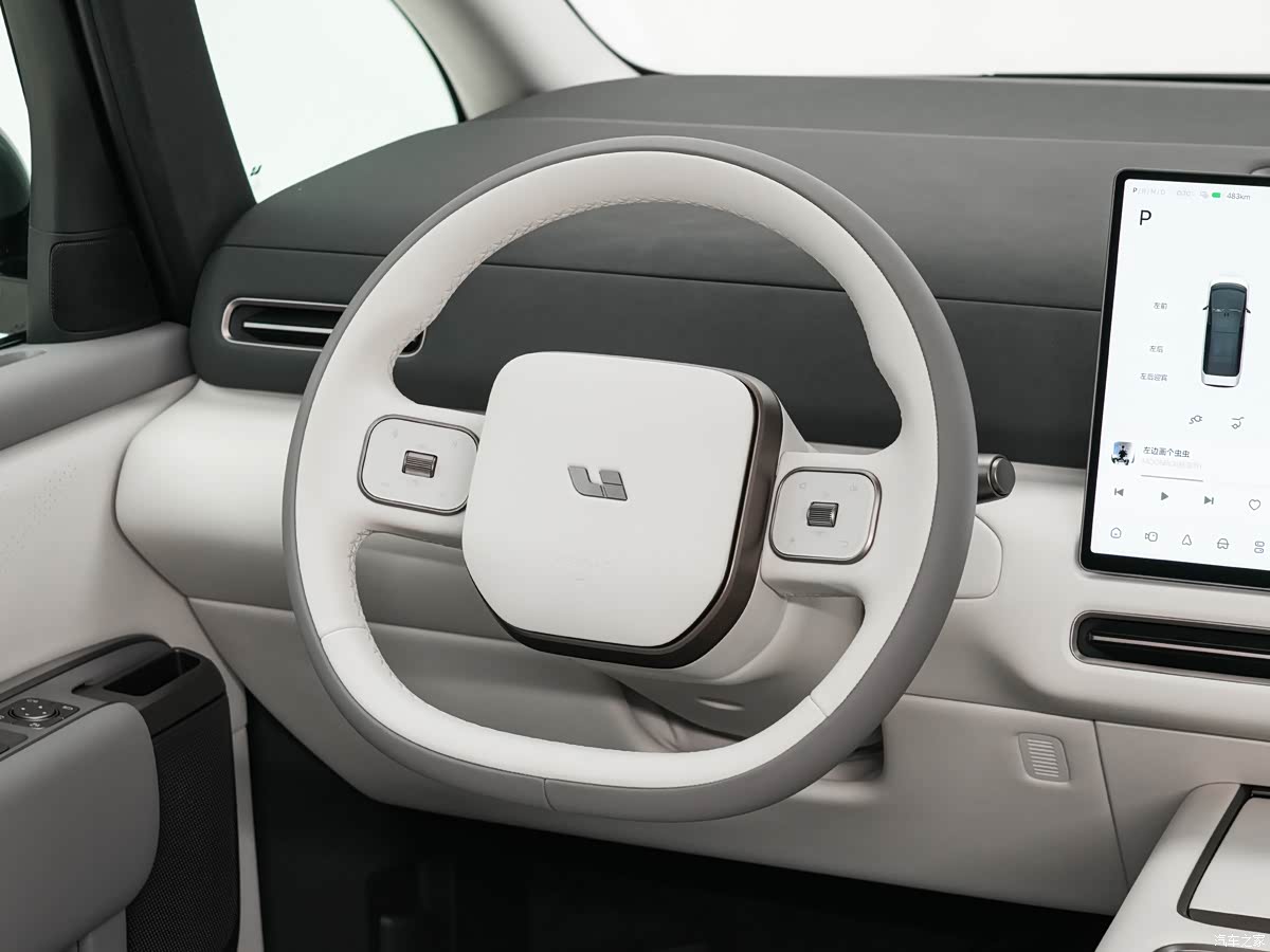 Передня частина Li Auto Mega Home
