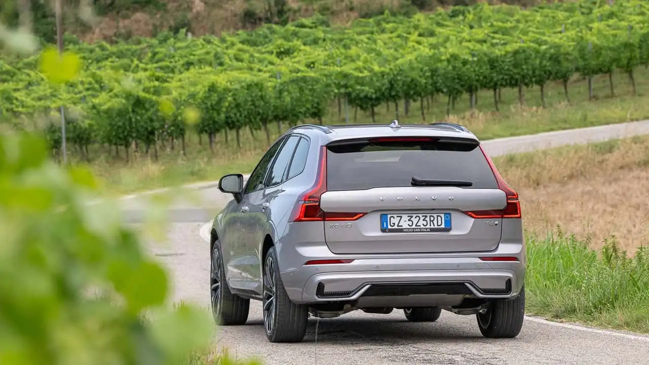 Volvo XC60 2025 року, вид на дах