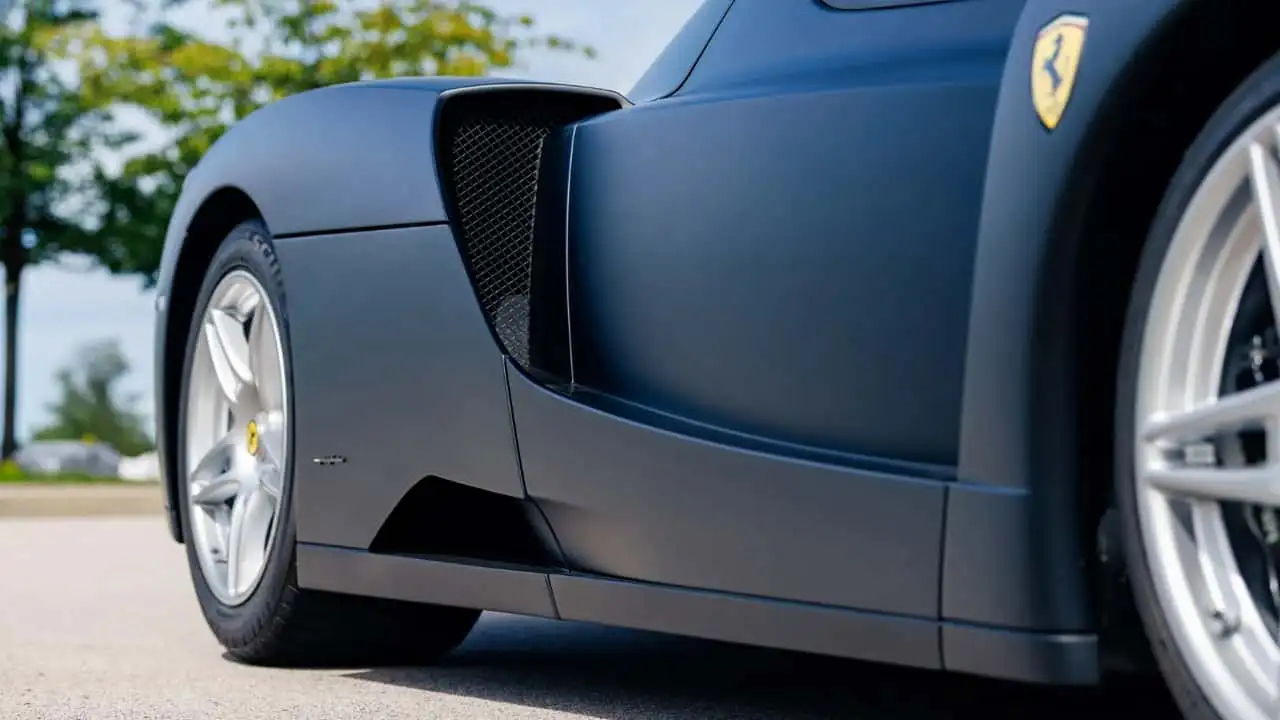Ferrari Enzo матовий на вулиці
