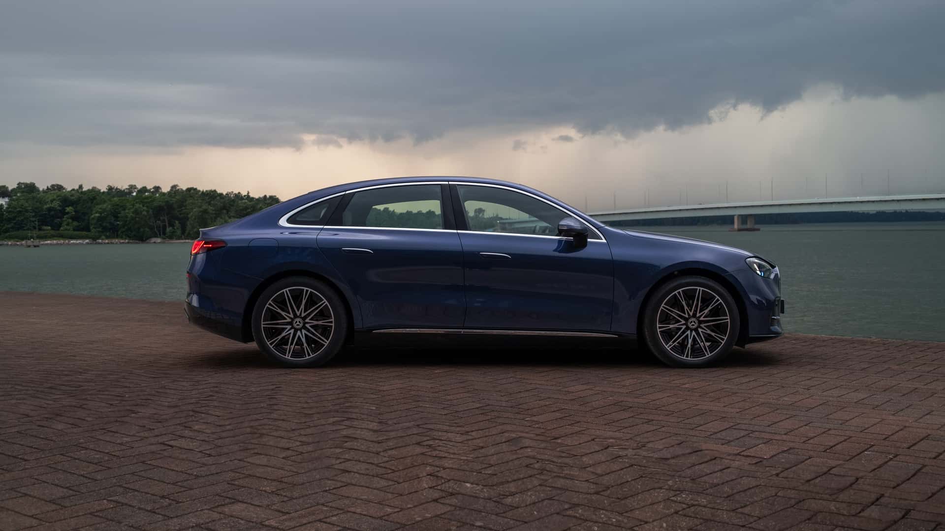 Фари електричного Mercedes-Benz C-Class