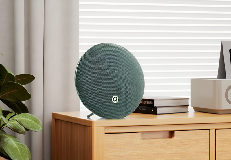 Le double haut-parleur de 10 W couvre une plage de fréquences de 50 Hz à 20 kHz.