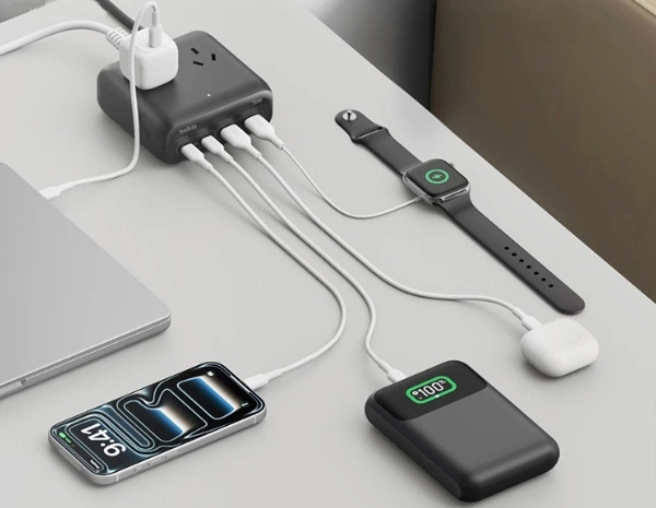 Настільна зарядна станція Belkin у чорному кольорі