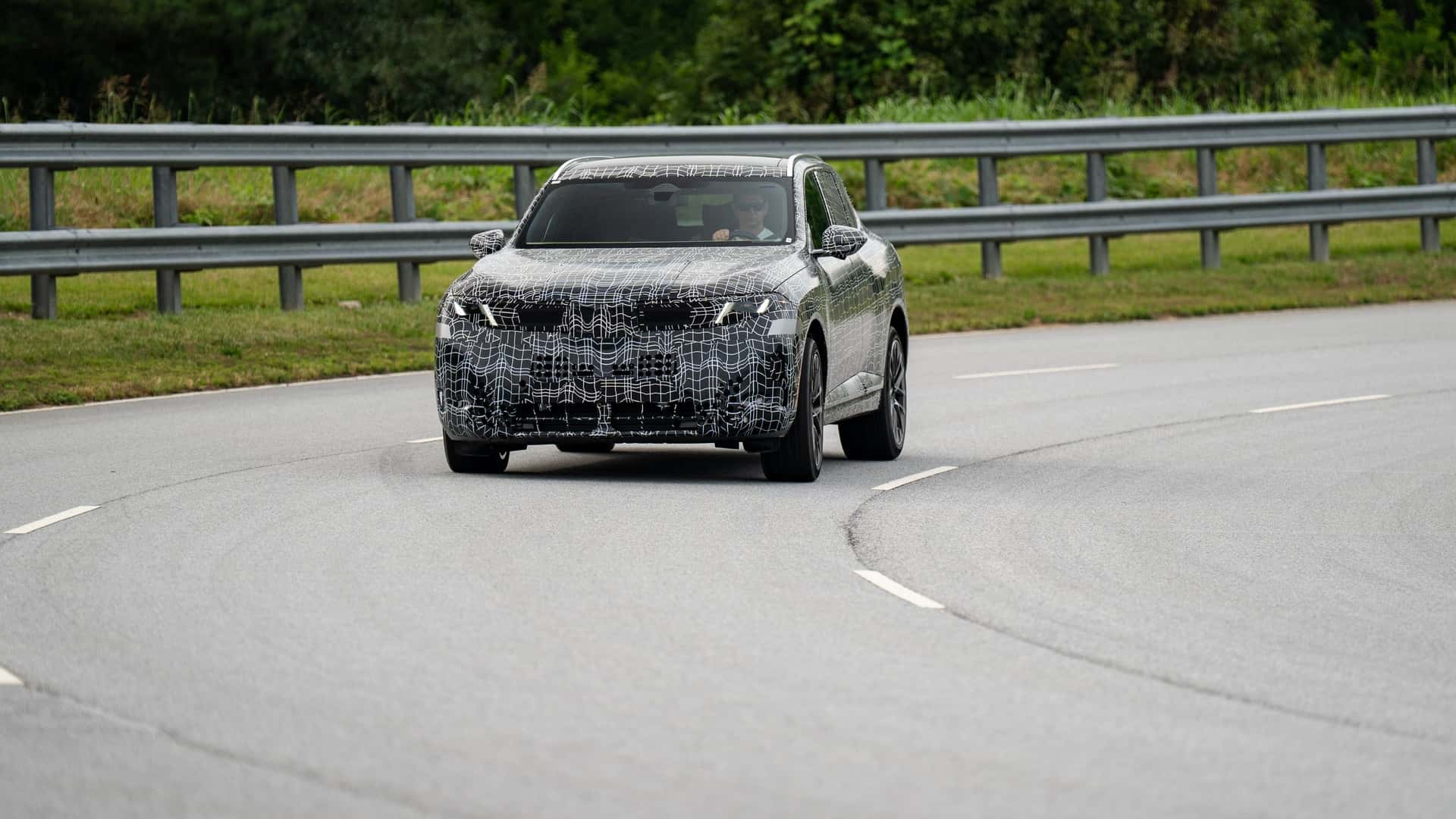 BMW X5 з унікальними новими фарами на тестах