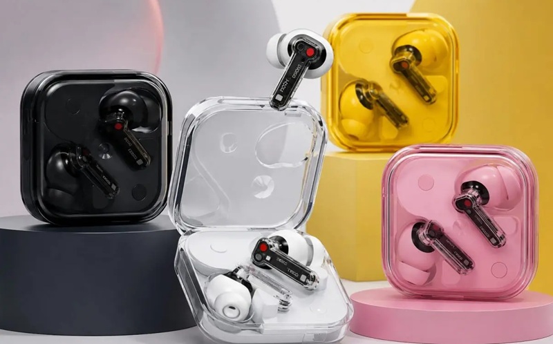 The Ear (3a) comes in four colors: black, white, yellow, and pink.
