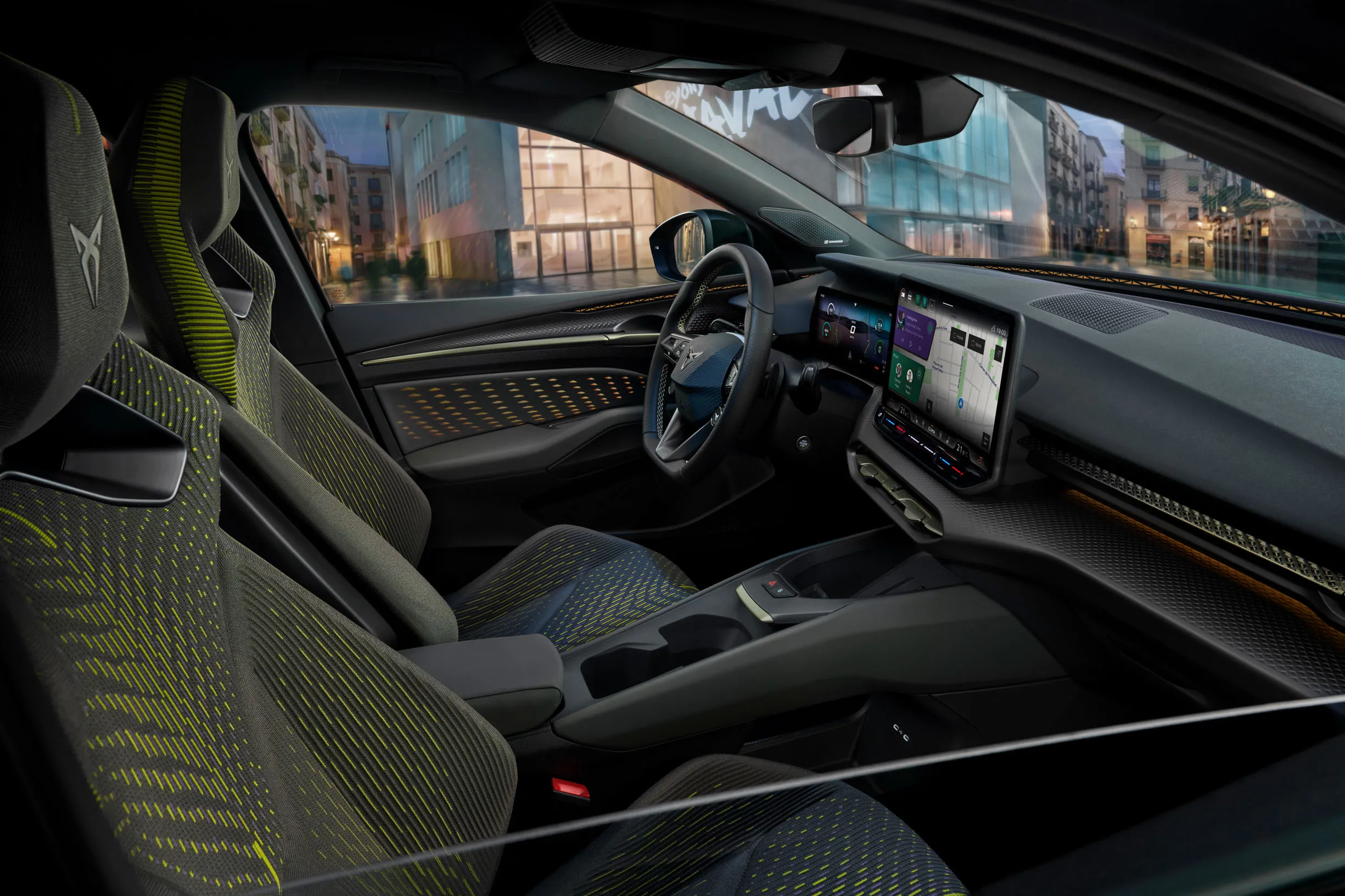 Технологичный салон Cupra Raval