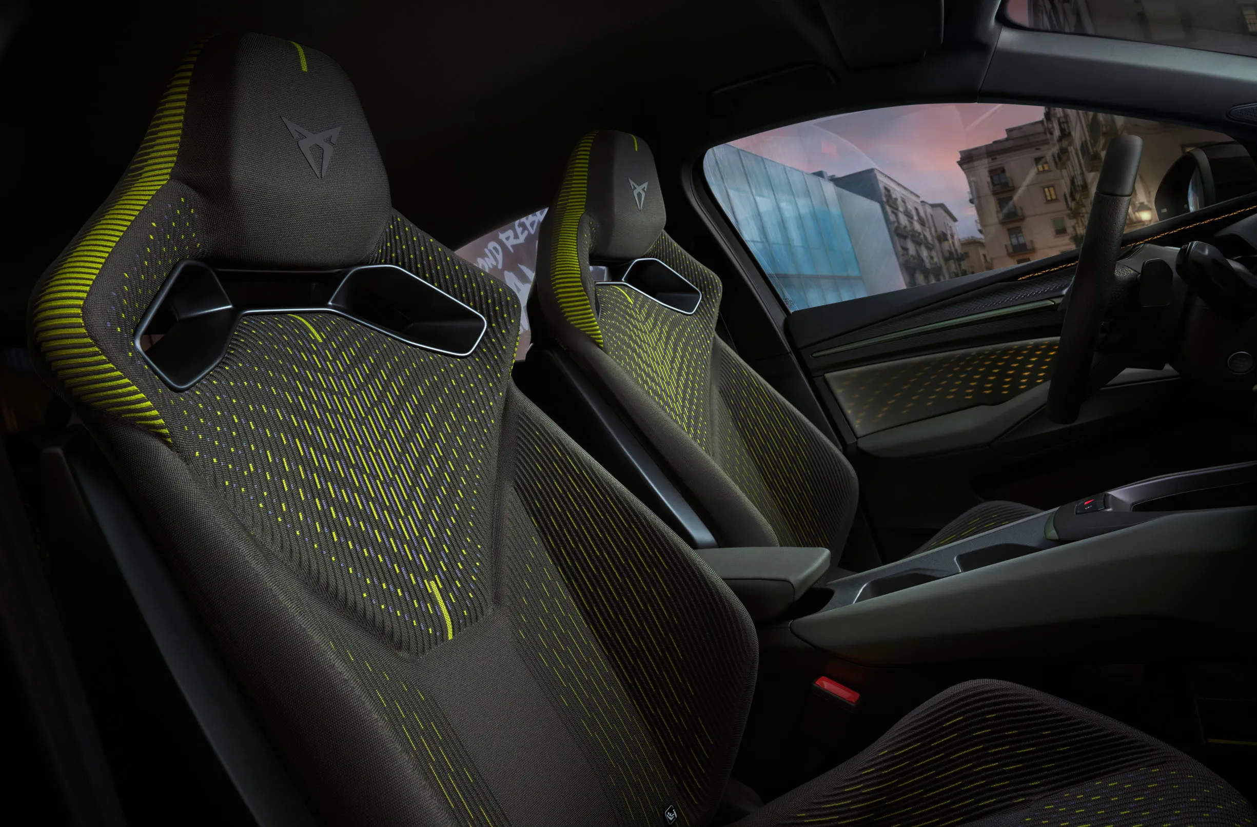 Cupra Raval отражает стиль