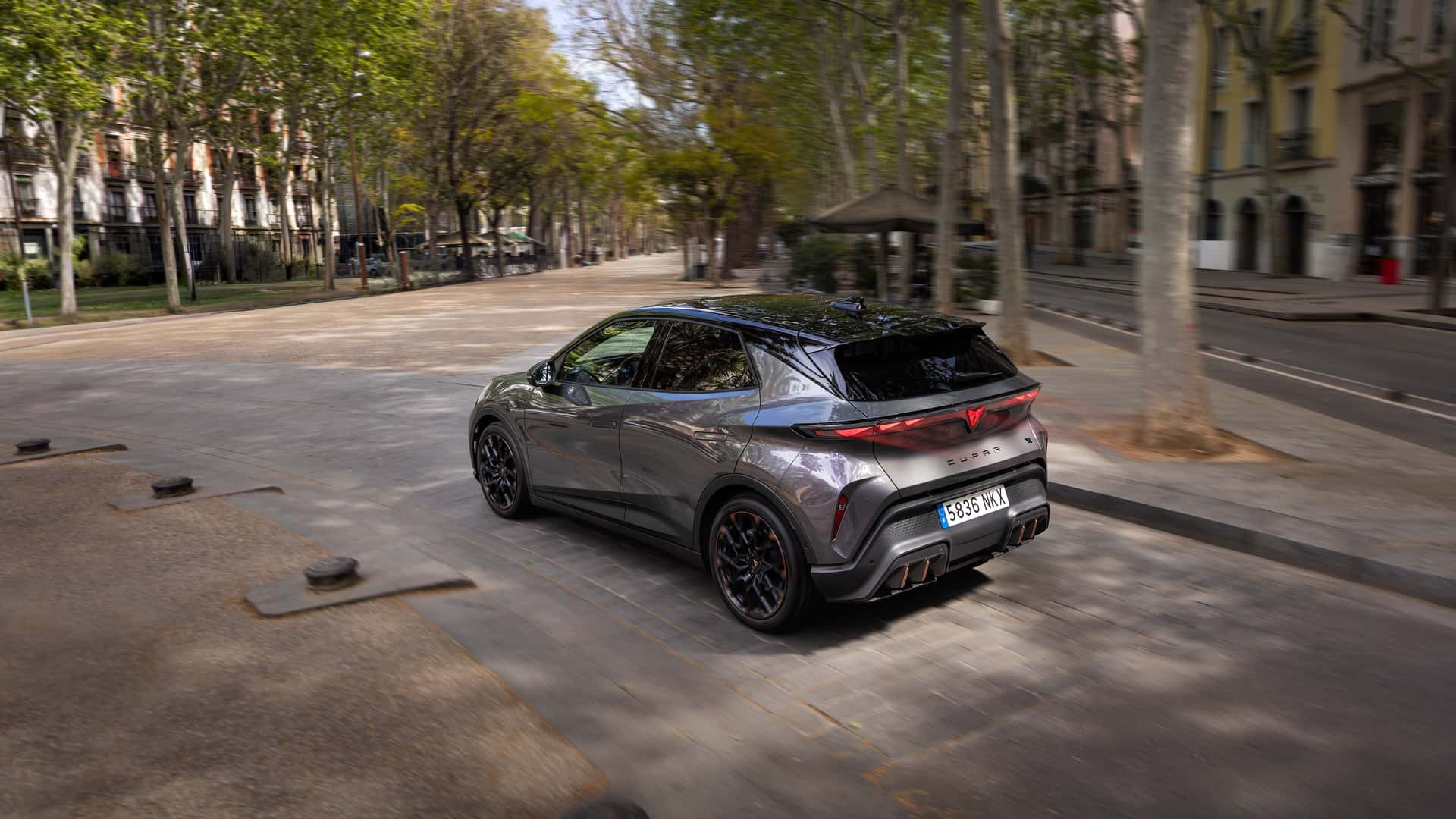 Front view of Cupra Raval Edge Plus