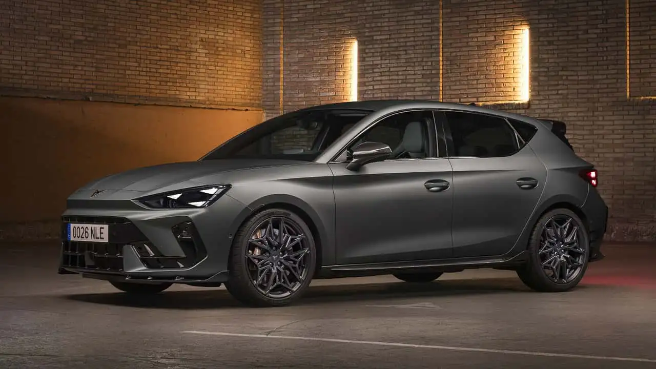 Передняя часть Cupra Leon с элементами ABT