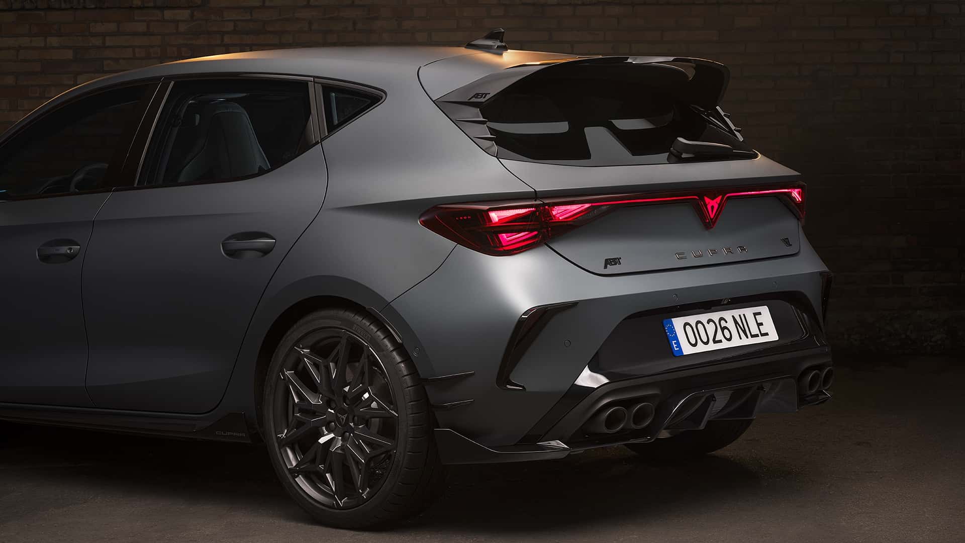 Задняя часть Cupra Leon с диффузором