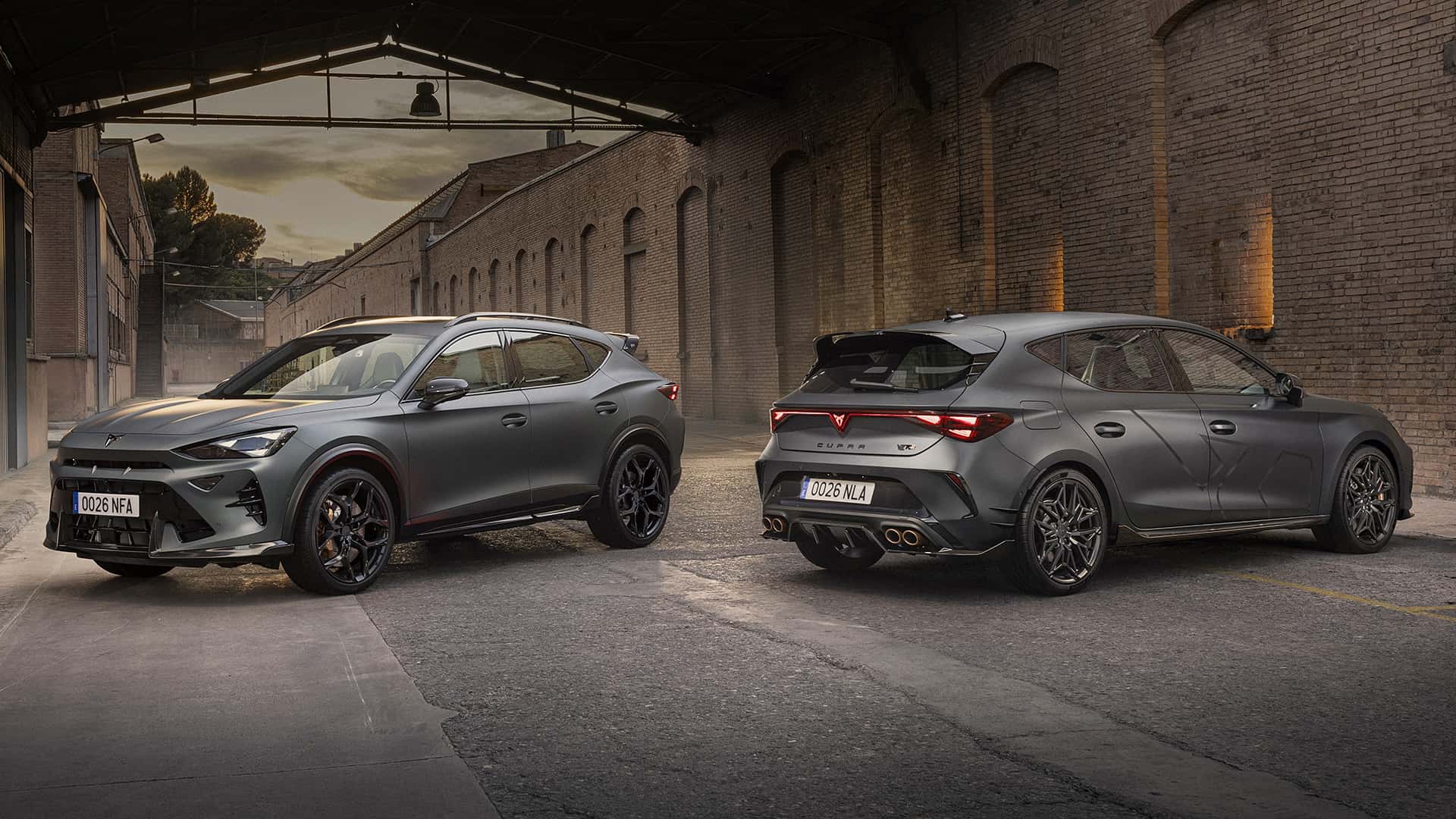 Cupra Leon и Formentor с темным хромом