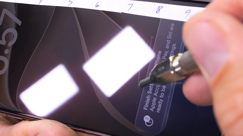 JerryRigEverything тестирует iPhone 18 Pro