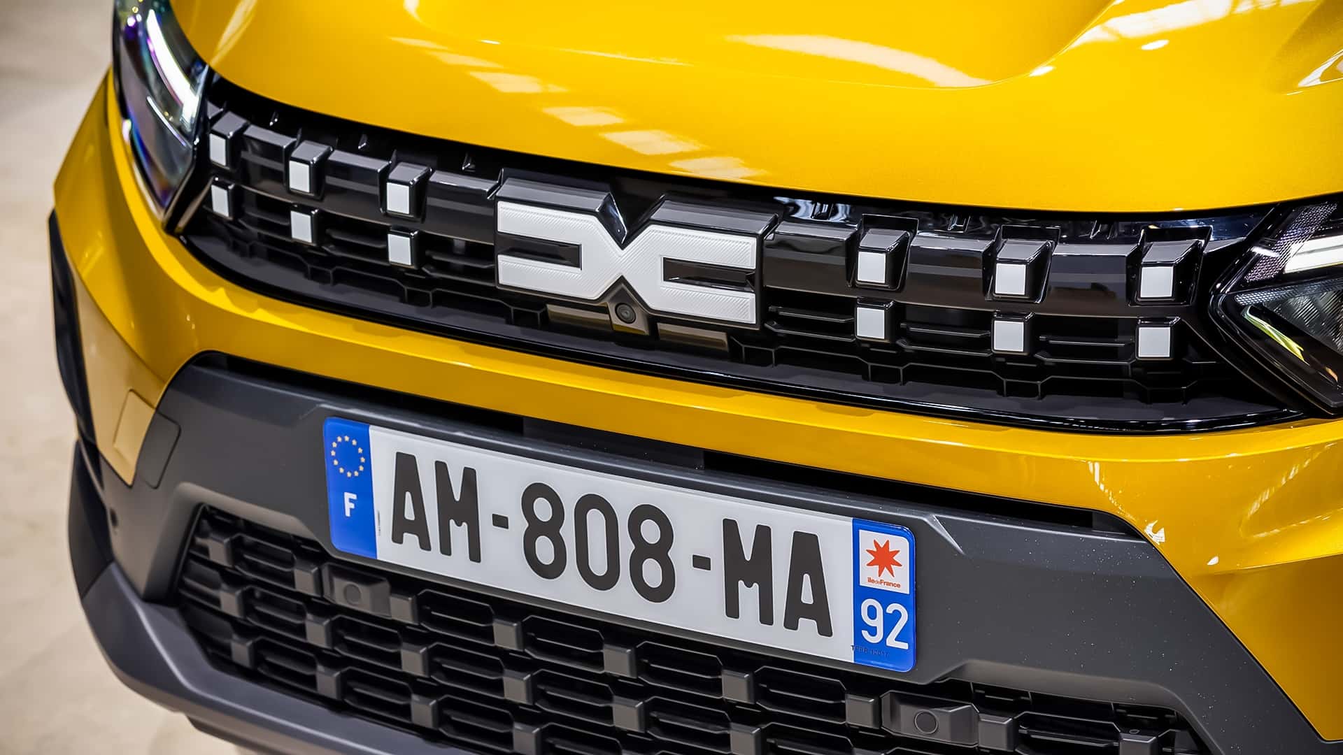 Dacia Sandero Stepway Hybrid 2026 интерьер