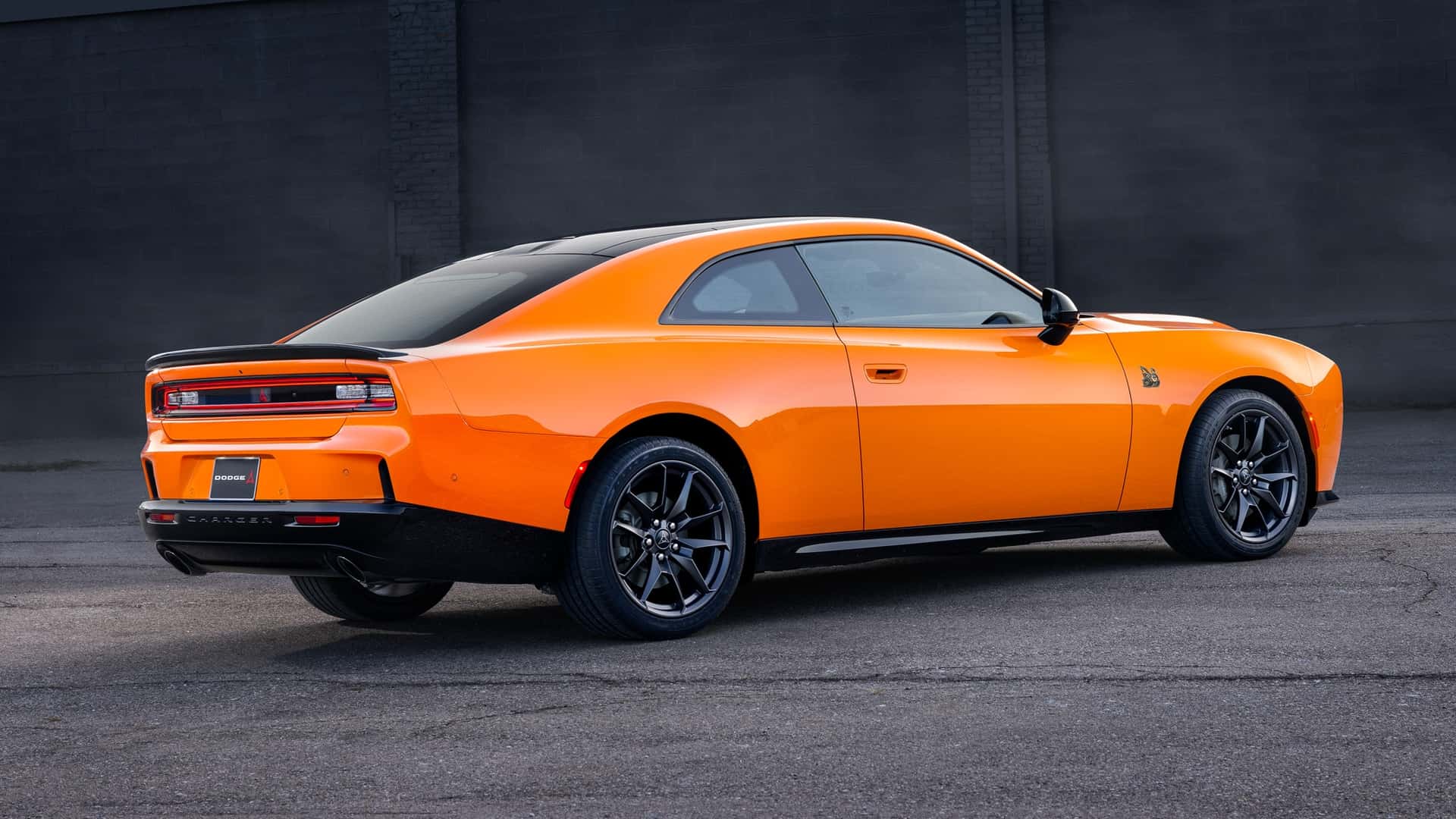 Новий Dodge Charger на дорозі