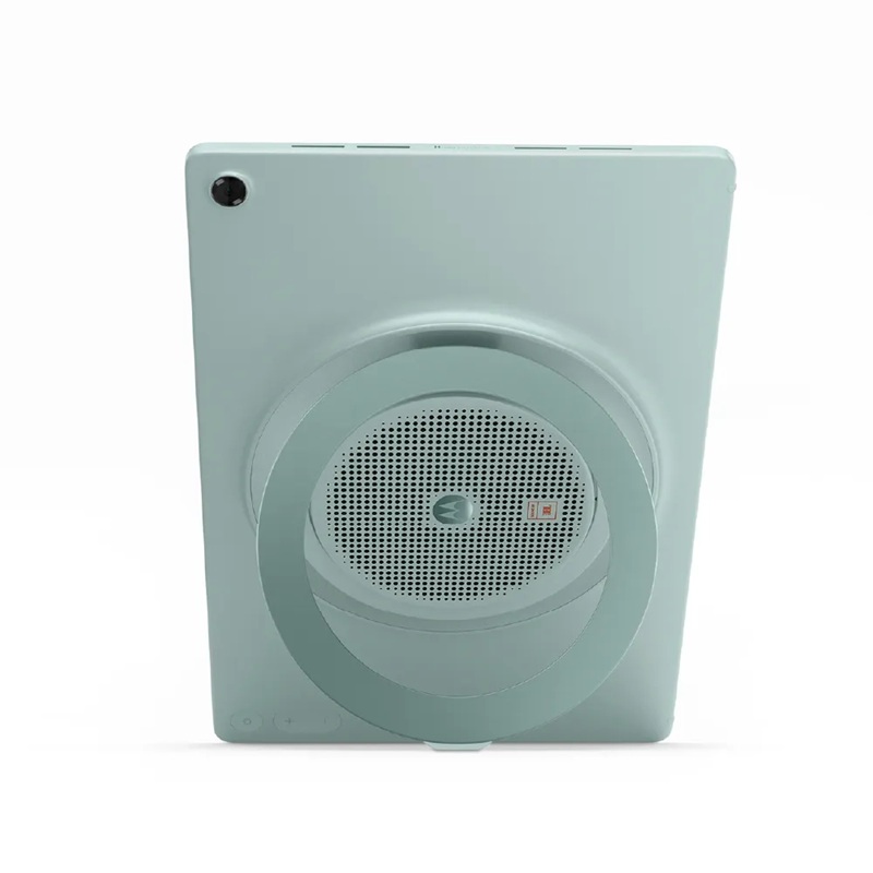 Le système audio JBL Pro intègre neuf haut-parleurs dans le dos de la tablette, pour une puissance de 48 W.