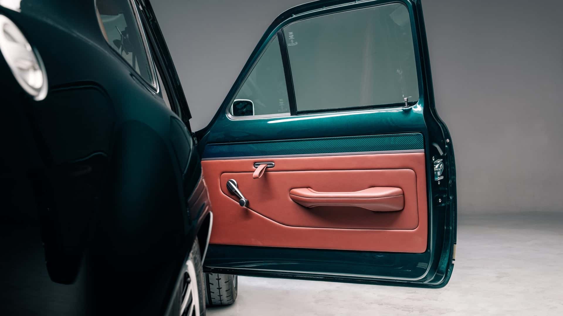 Вид з автомобільного треку на Ford Escort Mk1 RS 2026