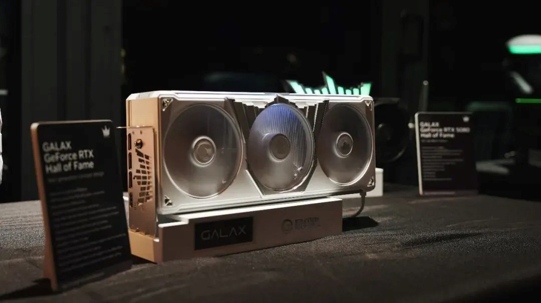 Концептуальная видеокарта Galax RTX HOF с различными кристаллами и вентилятором