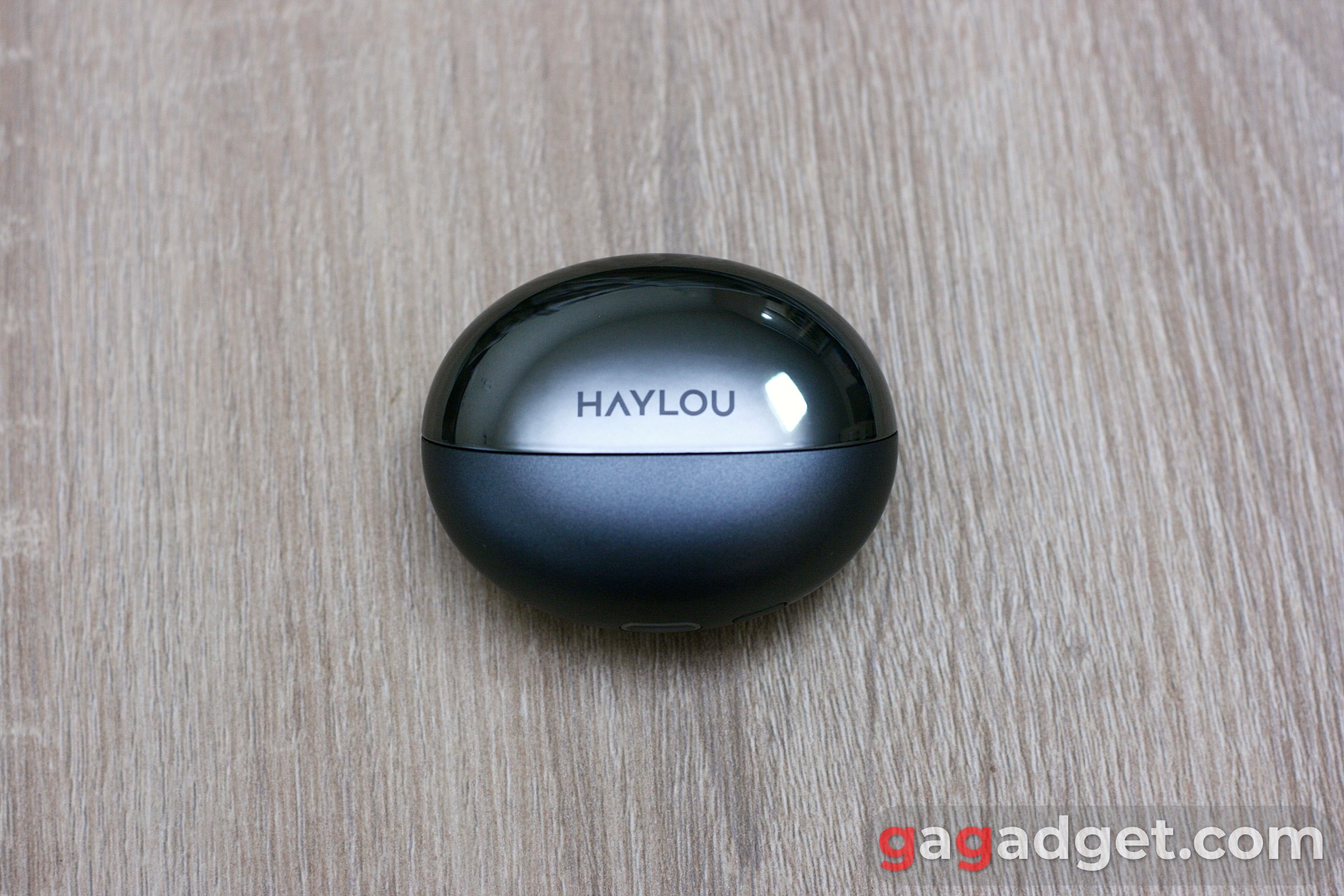 Haylou FlowBuds N55 - closed charging box