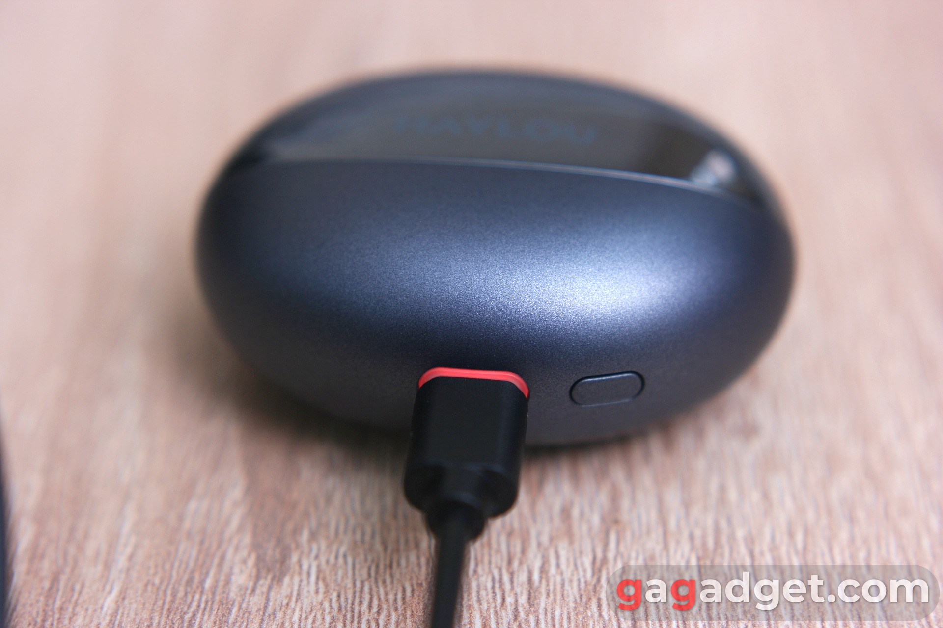 Haylou FlowBuds N55 charging port