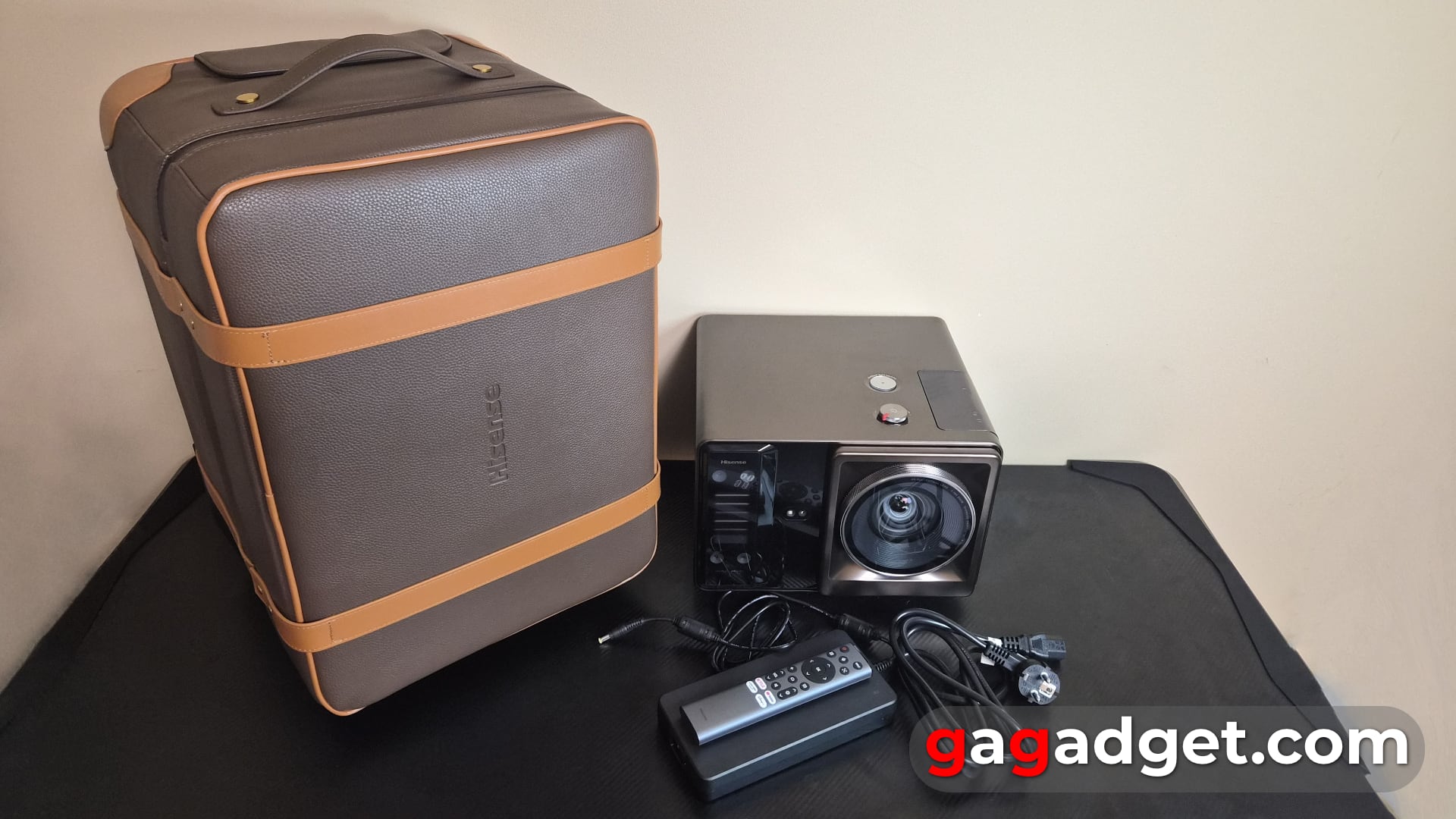 Комплект проєктора Hisense XR10