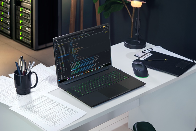 Razer Blade 18 (2026) in its CNC-machined aluminum chassis.