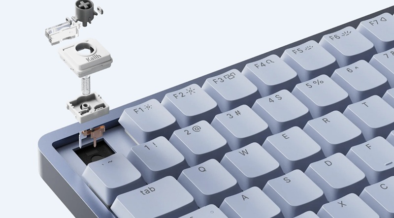 Les switches Cloud Series (Surfer, Void, Pulse) sont remplaçables à chaud et compatibles avec l'application VIA.