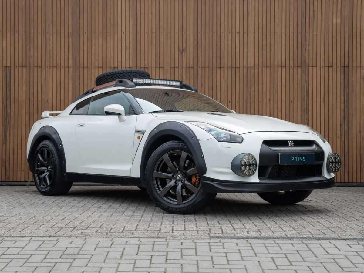 Side view of the 2010 Nissan GT-R R35