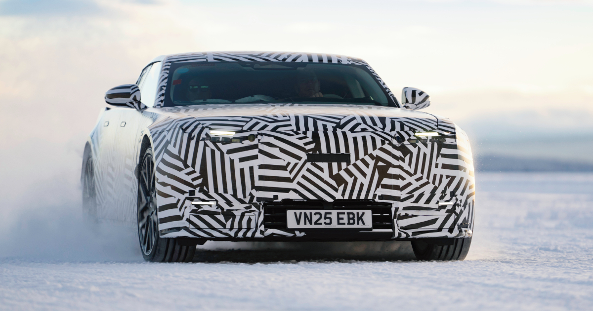 Jaguar GT на льду