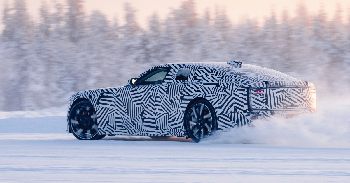 Мощный Jaguar GT в тестах
