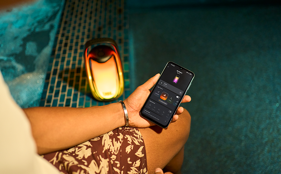 JBL Pulse 6 lifestyle 00