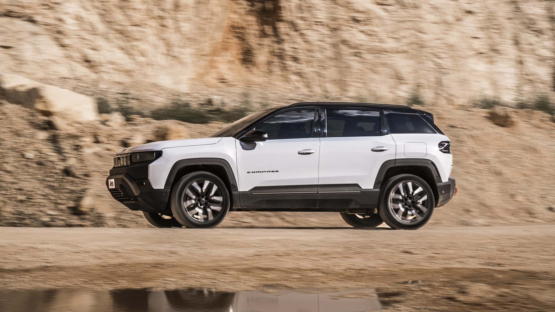 Jeep Compass 4xe 2026 - передний стиль