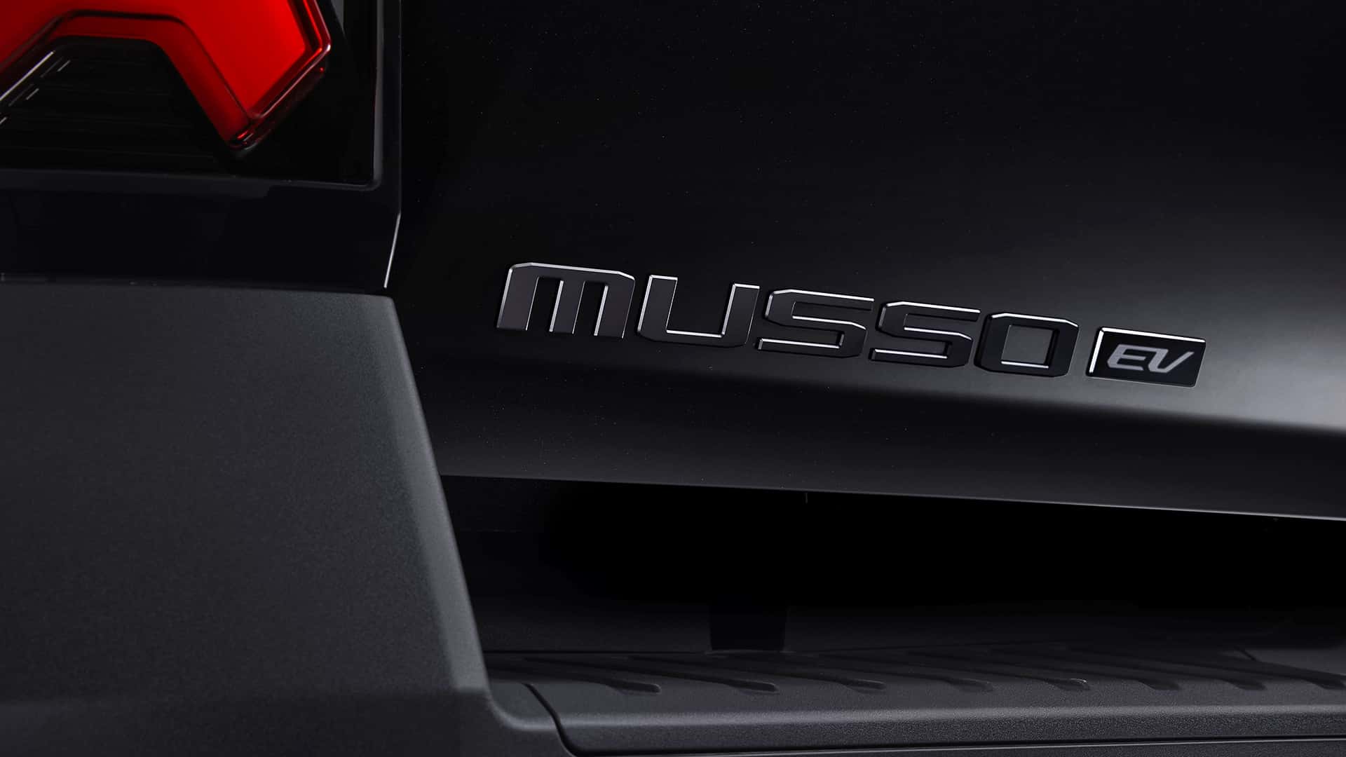 Front view of KGM Musso EV 2026 Black Edition