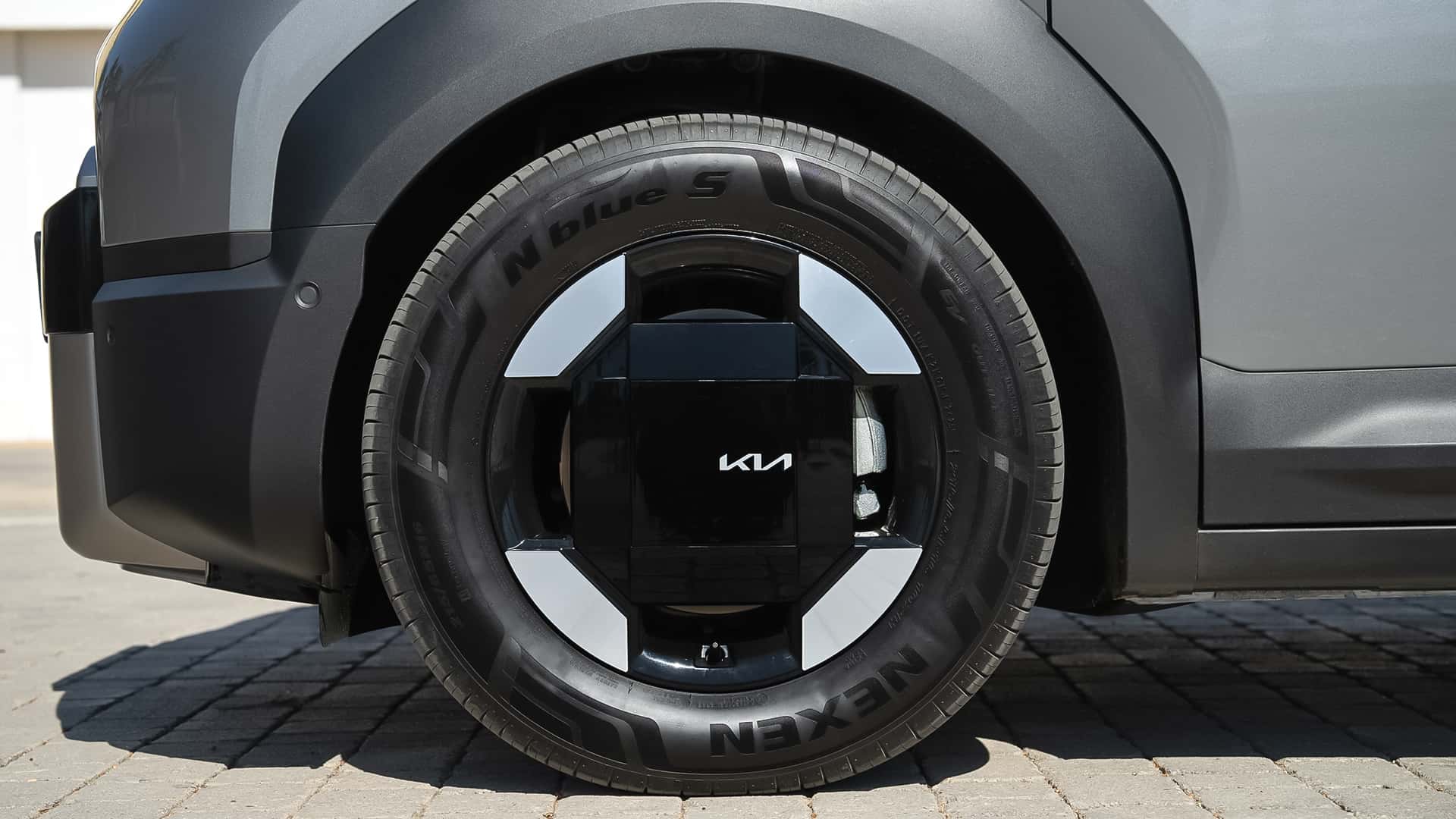 Kia PV5 WAV во время тестовых заездов